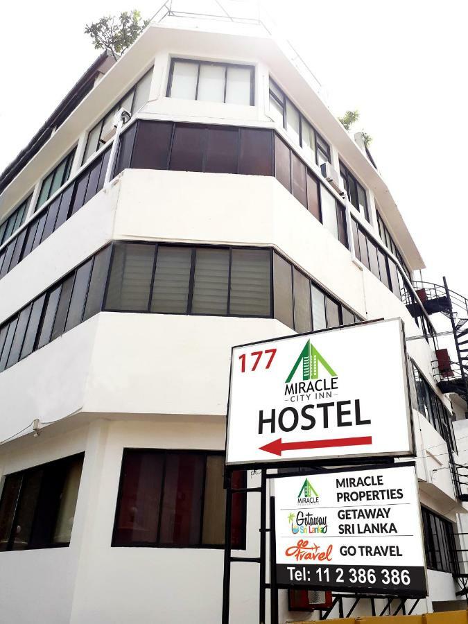 Miracle Colombo City Hostel Exteriör bild